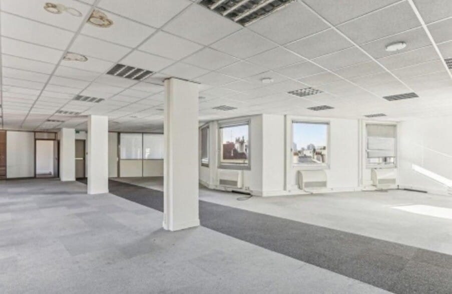 Office in Levallois Perret to rent - Interior Photo - Image 3 of 3