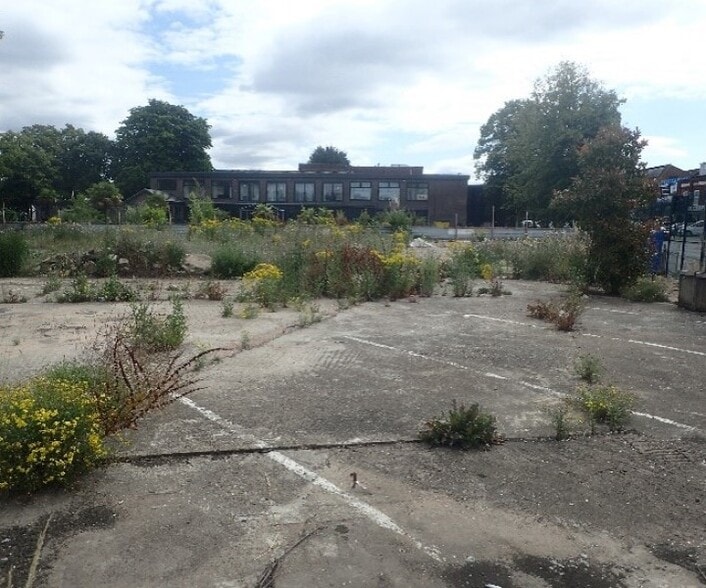 Warwick Road and Manor Farm Road portfolio of 2 properties for sale on LoopNet.co.uk - Building Photo - Image 3 of 5