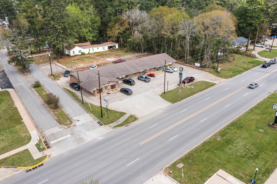 1002 W Bluff St, Woodville, TX for sale - Building Photo - Image 3 of 8