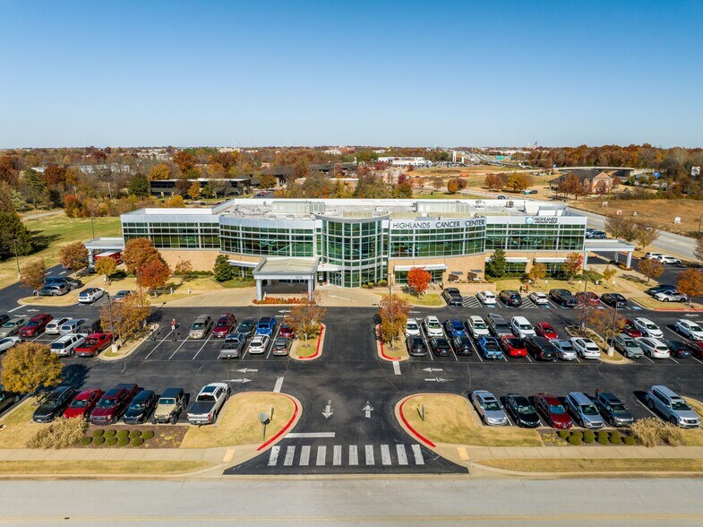 808 S 52nd St, Rogers, AR for sale - Building Photo - Image 1 of 9