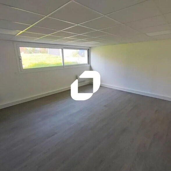 Office in Maisons-Alfort to rent - Interior Photo - Image 3 of 4