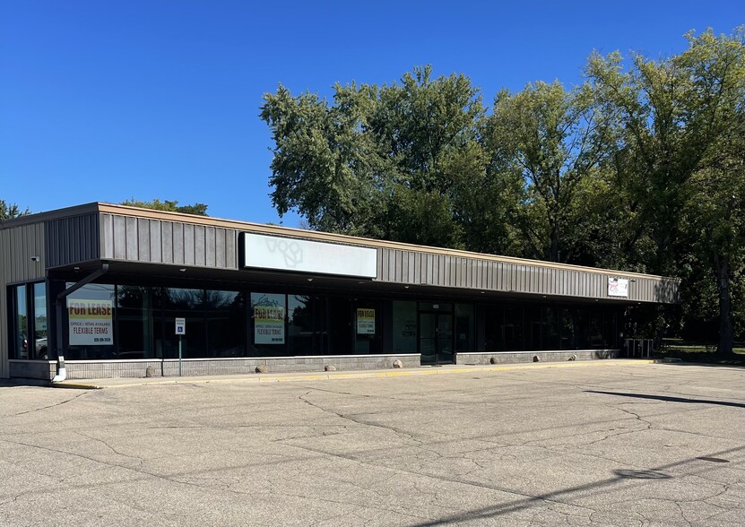 2040 E Main St, Little Chute, WI for sale - Building Photo - Image 1 of 10