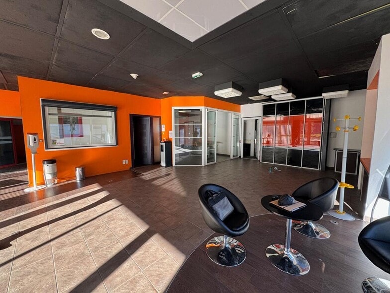 Retail in Castanet-Tolosan for sale - Building Photo - Image 3 of 11