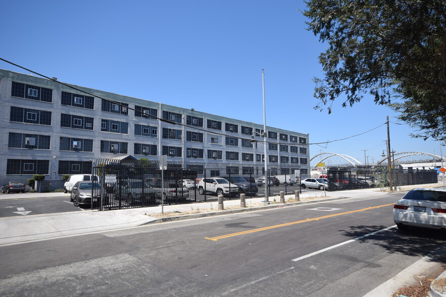 2155 E 7th St, Los Angeles, CA for rent - Building Photo - Image 2 of 6