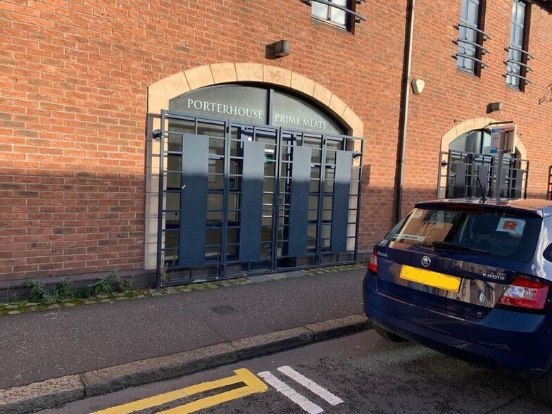 8D Graham Gdns, Lisburn to rent - Building Photo - Image 1 of 1
