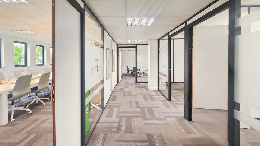 Office in Clichy to rent - Interior Photo - Image 2 of 8