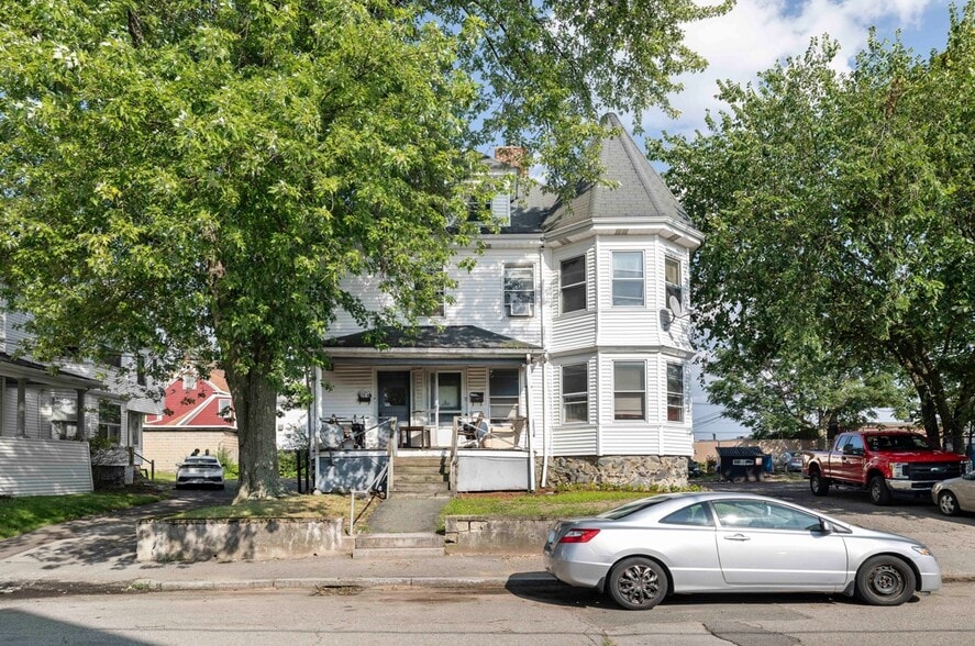 13 Howard St, Waltham 02451 Residential for Sale UK