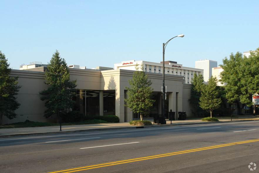 204 E Market St, Louisville, KY for rent - Building Photo - Image 3 of 6