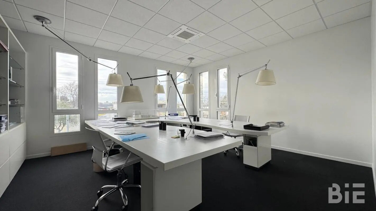 Office in Mérignac to rent Interior Photo- Image 1 of 5