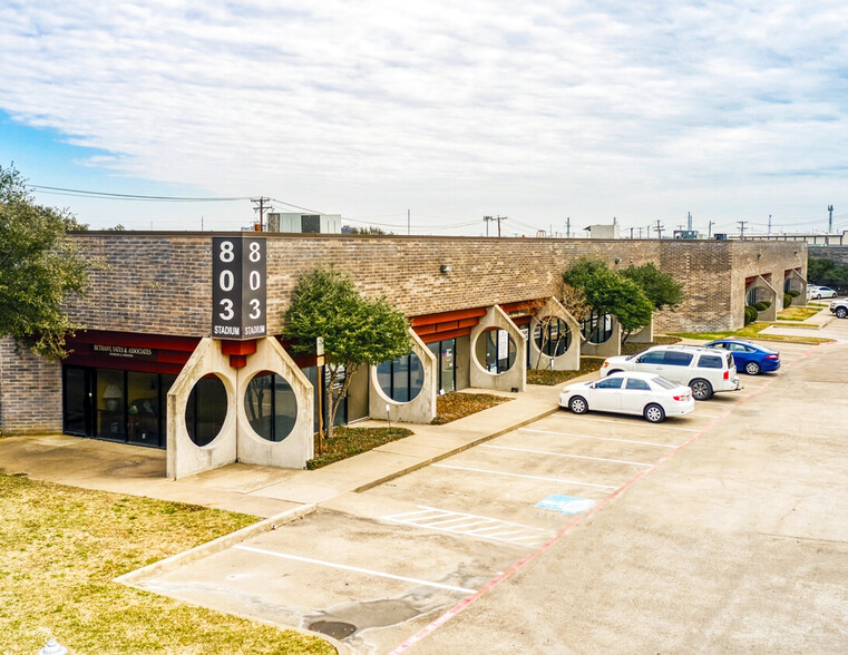 803 Stadium Dr, Arlington, TX for rent - Building Photo - Image 1 of 4