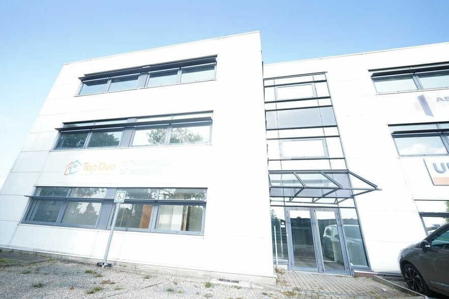 81-83 Rue Elisée Reclus, Décines-Charpieu to rent - Building Photo - Image 1 of 41