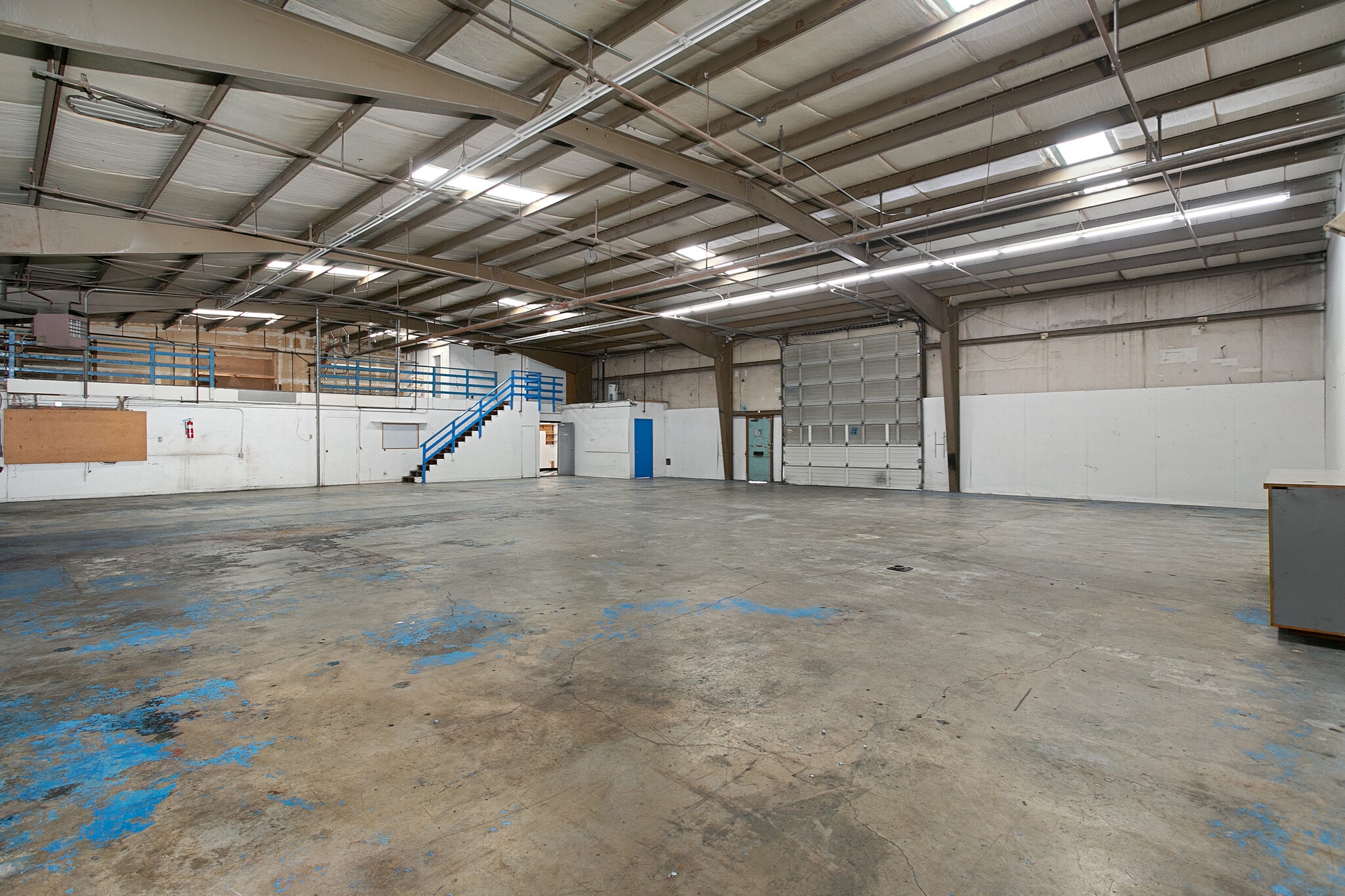 12683-12689 NE Whitaker Way, Portland, OR to rent Interior Photo- Image 1 of 32