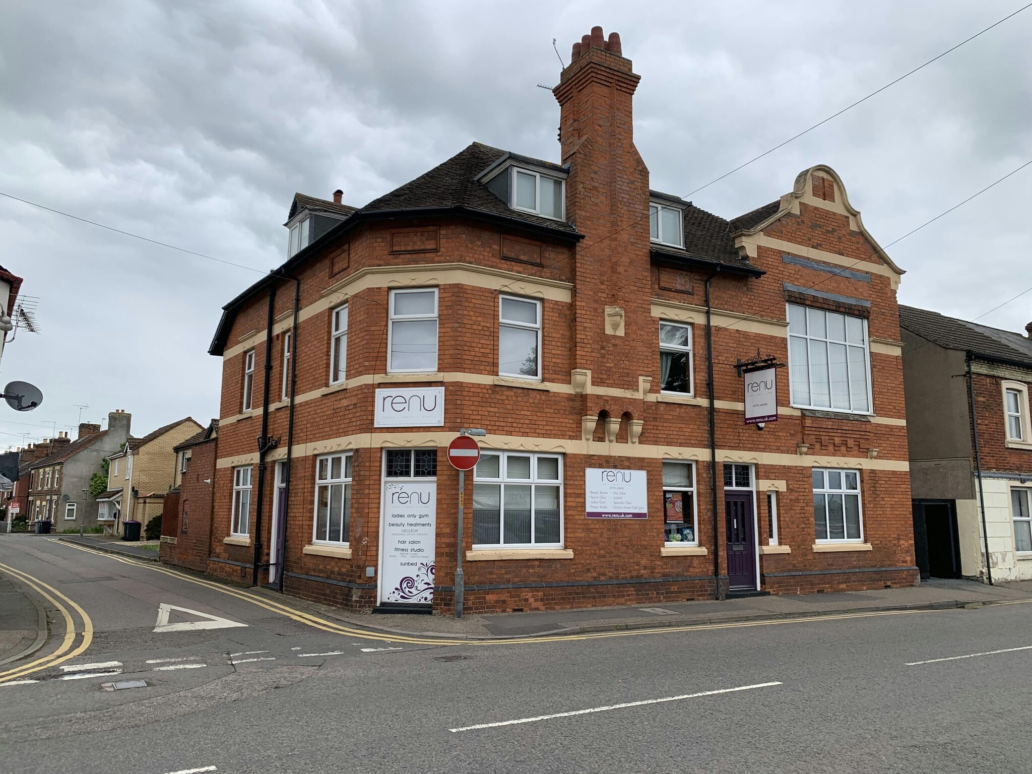 27 Abbey Rd, Bourne for sale Primary Photo- Image 1 of 1