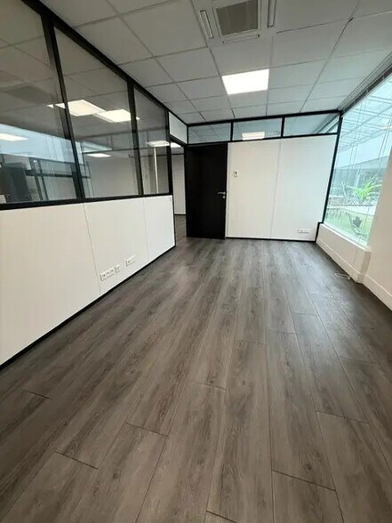 Office in Torcy to rent - Interior Photo - Image 3 of 5
