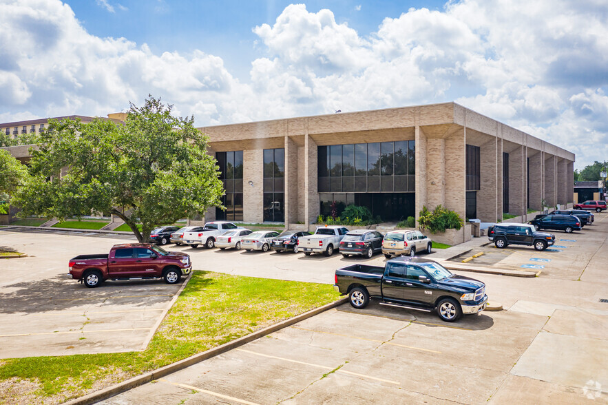 9100 Southwest Fwy, Houston, TX for rent - Building Photo - Image 3 of 5