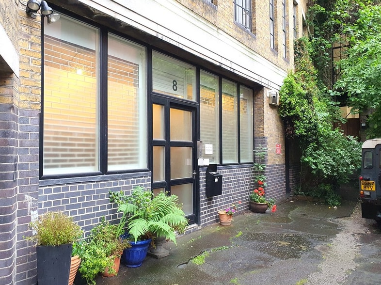 8 Vine Yard, London to rent - Building Photo - Image 1 of 6