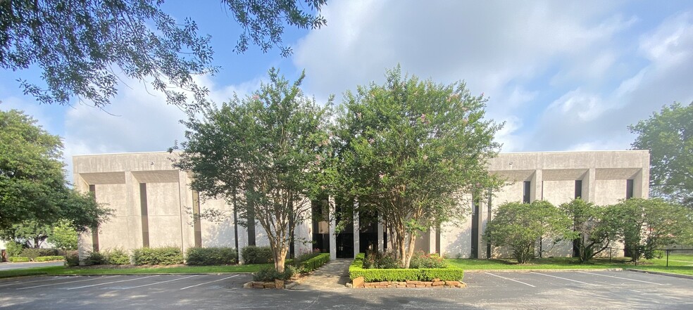 8945 Long Point Rd, Houston, TX for sale - Building Photo - Image 3 of 8