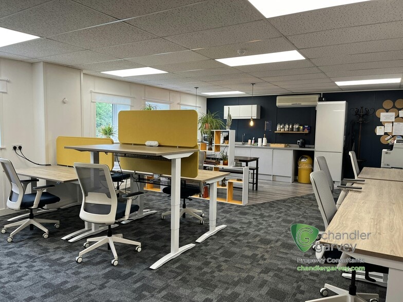 Station Yard, Thame to rent - Building Photo - Image 2 of 9