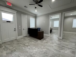 12410 Spring Cypress Rd, Tomball, TX to rent Interior Photo- Image 2 of 17