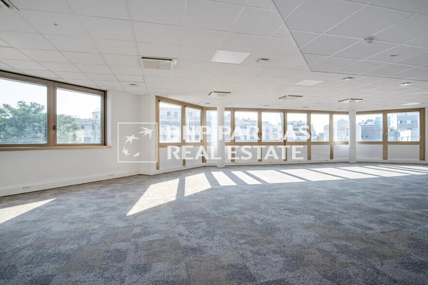 Office in Levallois-Perret to rent - Building Photo - Image 2 of 15