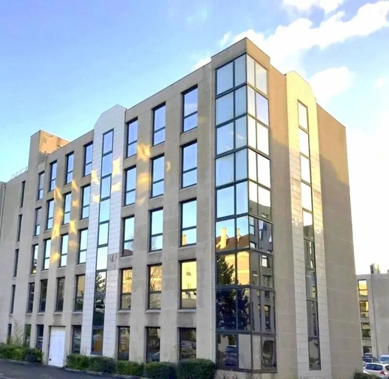 Office in Chatou to rent Building Photo- Image 1 of 14