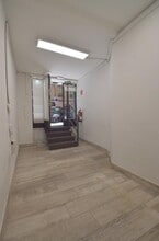 Retail in Madrid, Madrid to rent Interior Photo- Image 2 of 4