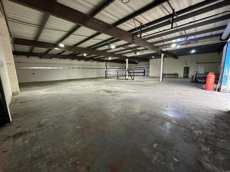 Lord Byron Sq, Salford to rent - Building Photo - Image 3 of 7