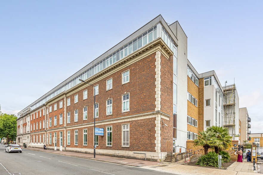 5 Vicarage Ln, London to rent - Building Photo - Image 3 of 3