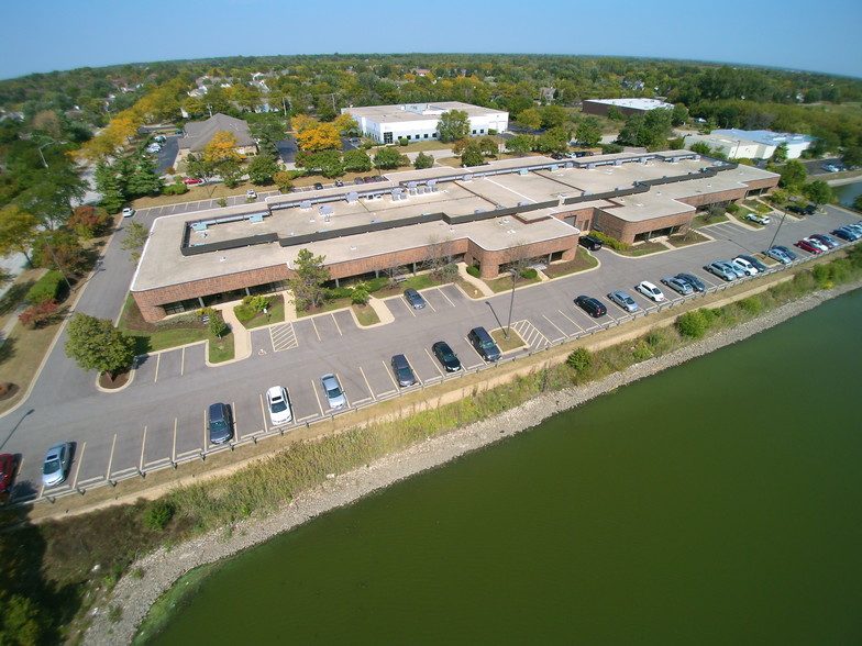 3930 N Ventura Dr, Arlington Heights, IL for rent - Building Photo - Image 1 of 2