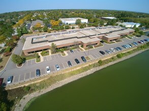 3930 N Ventura Dr, Arlington Heights, IL for rent Building Photo- Image 1 of 3