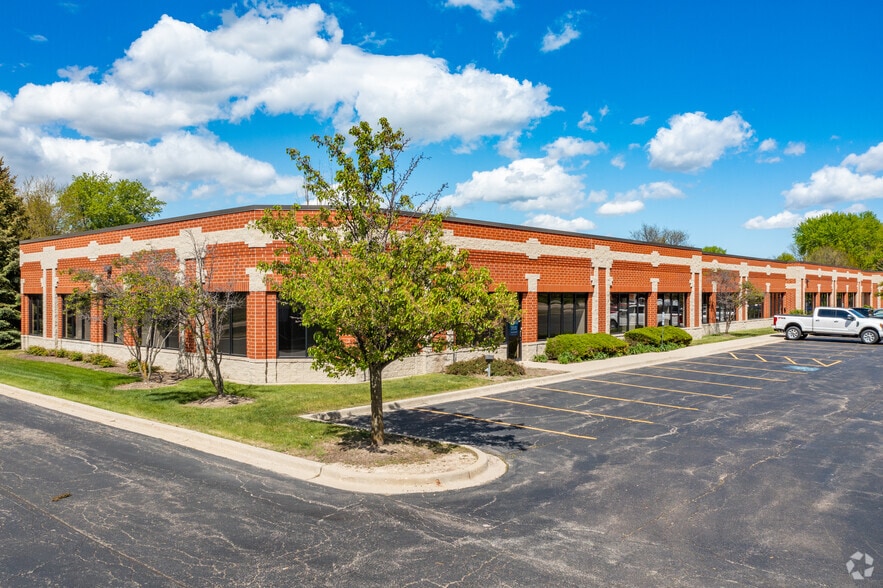 2230 Point Blvd, Elgin, IL for rent - Building Photo - Image 2 of 6