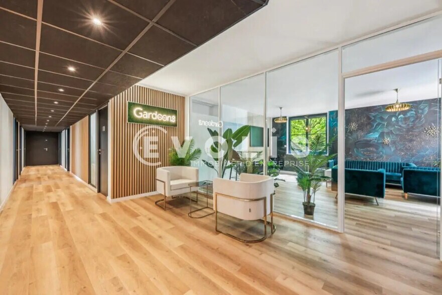 Office in Lognes to rent - Lobby - Image 2 of 12