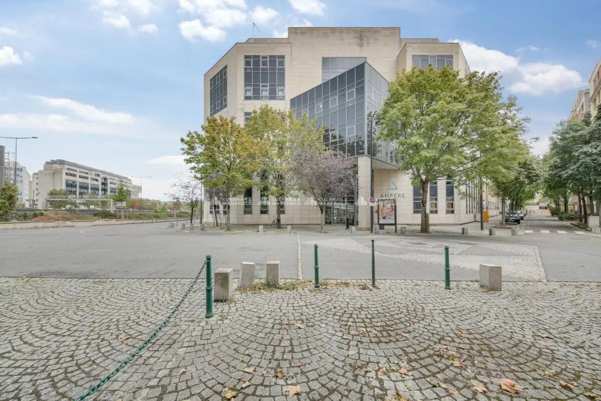 Office in Rueil-Malmaison to rent Primary Photo- Image 1 of 7