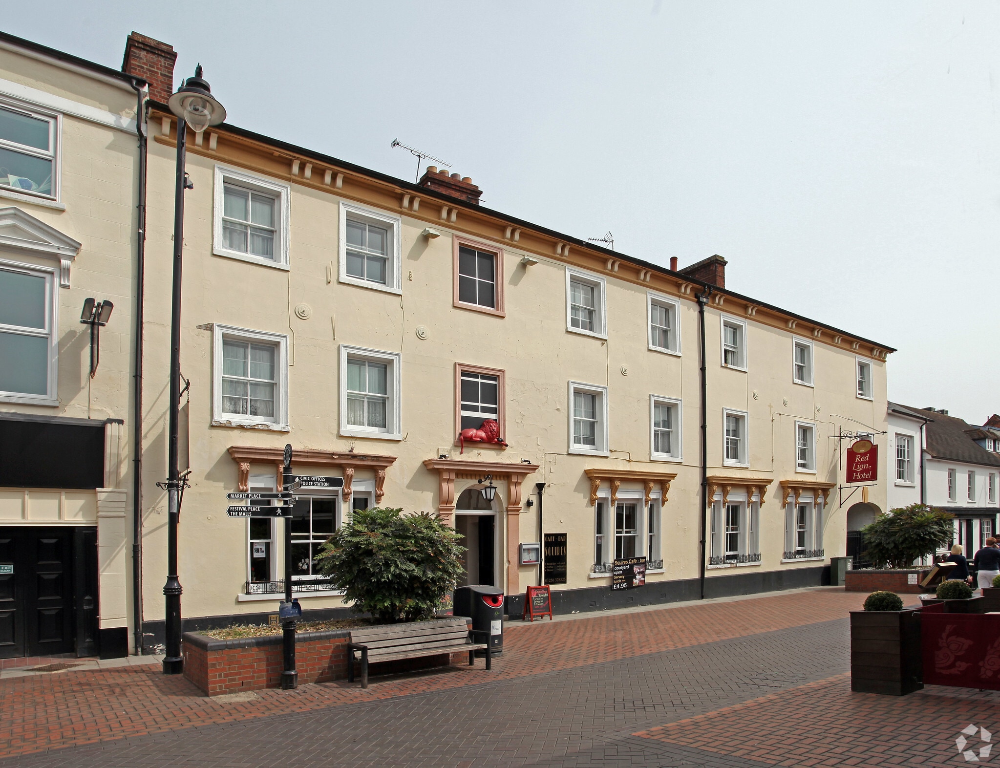 London St, Basingstoke for sale Primary Photo- Image 1 of 1