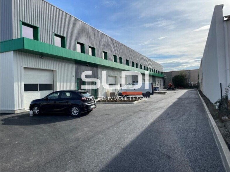Rue Léopha, Mions to rent - Building Photo - Image 1 of 8
