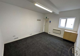 16A High St, Chesterfield to rent Interior Photo- Image 2 of 2