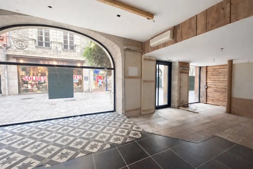 Location Commerce 102 m² - Photo 1