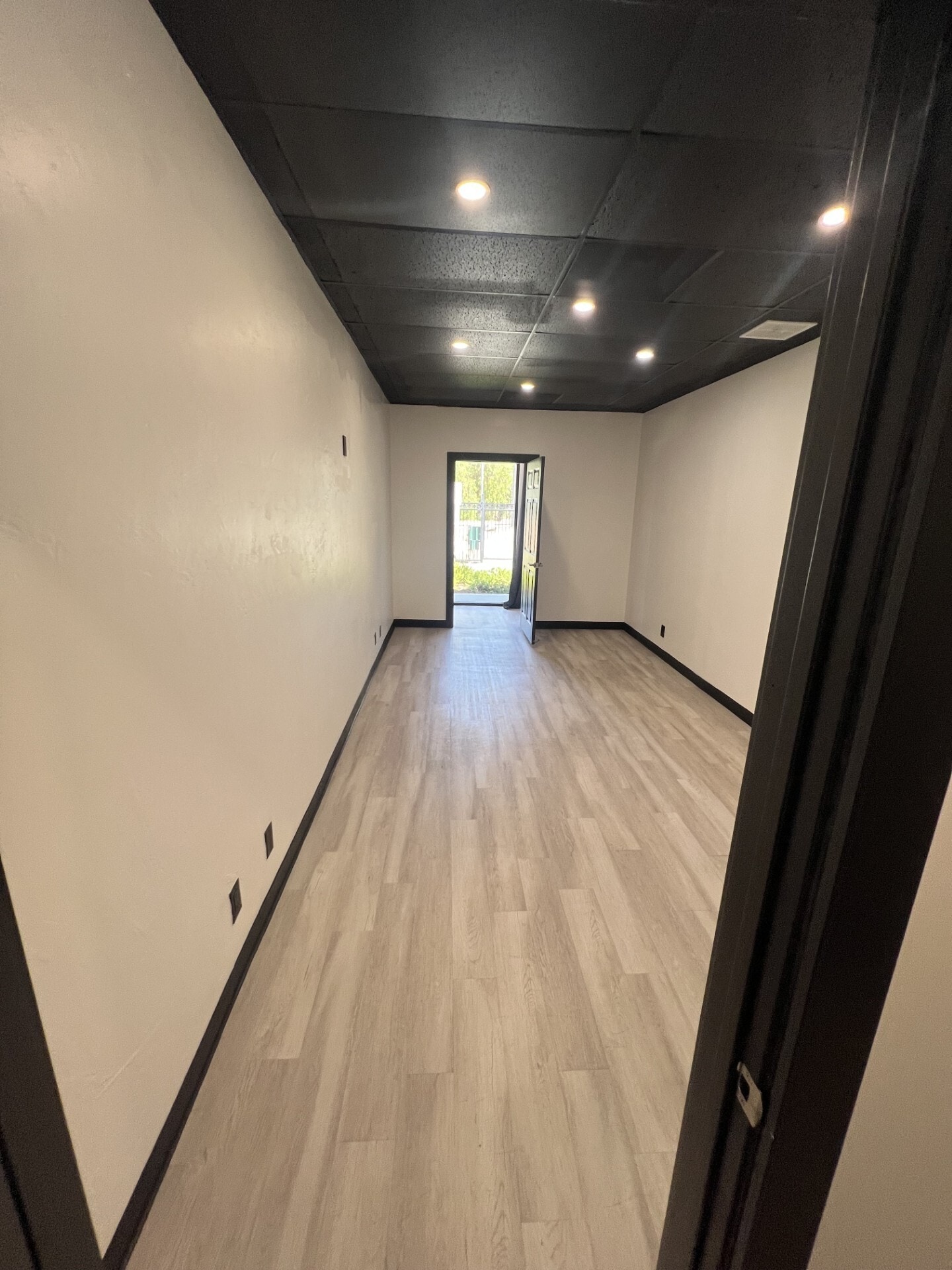 31546 Railroad Canyon Rd, Canyon Lake, CA to rent Building Photo- Image 1 of 9