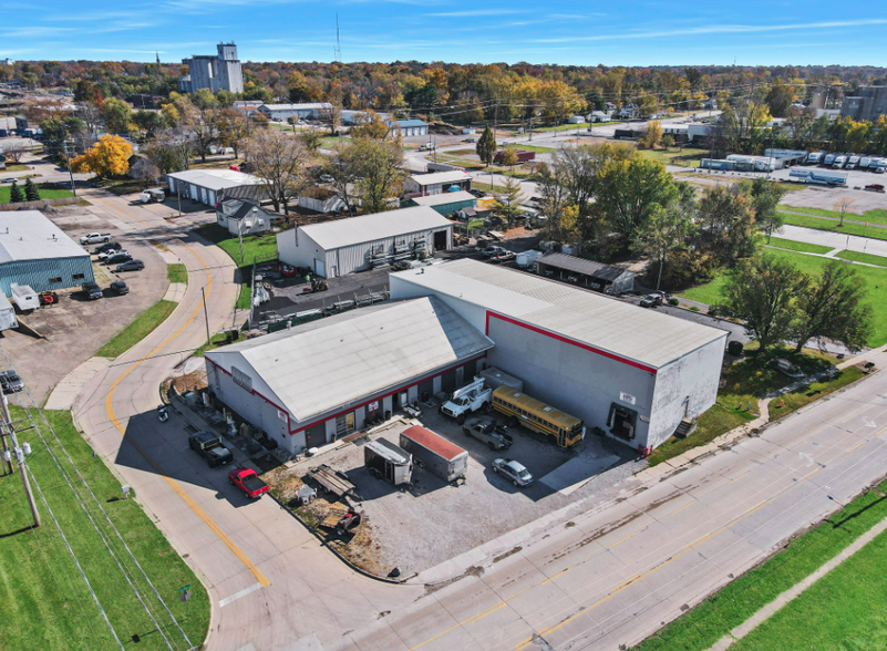 107 Caroline Dr, Bloomington, IL for sale - Building Photo - Image 1 of 15