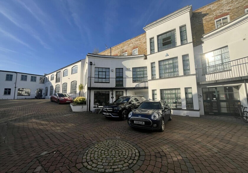 158 Hurlingham Rd, London to rent - Building Photo - Image 2 of 2