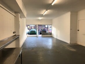 18 Keirby Walk, Burnley to rent Interior Photo- Image 2 of 2