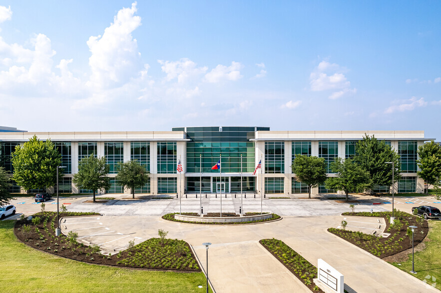 5501 Headquarters Dr, Plano, TX for rent - Building Photo - Image 3 of 21