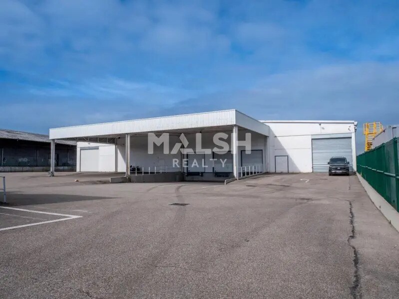 Light Industrial in Vénissieux to rent Building Photo- Image 1 of 10
