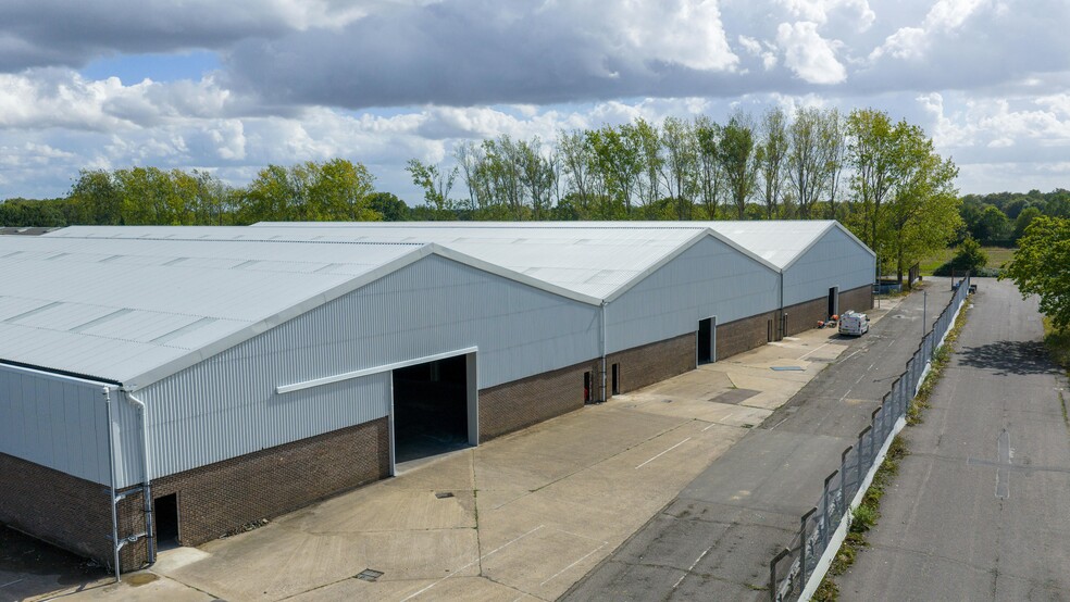 22 Summer Rd, Bury St. Edmunds to rent - Building Photo - Image 3 of 10