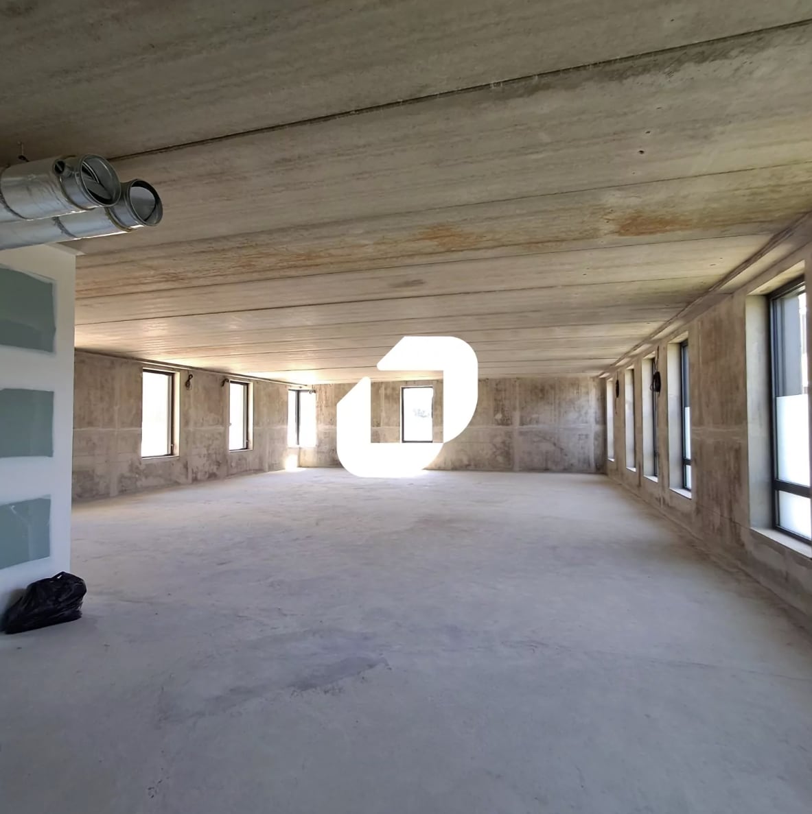 Office in Versailles to rent Interior Photo- Image 1 of 3