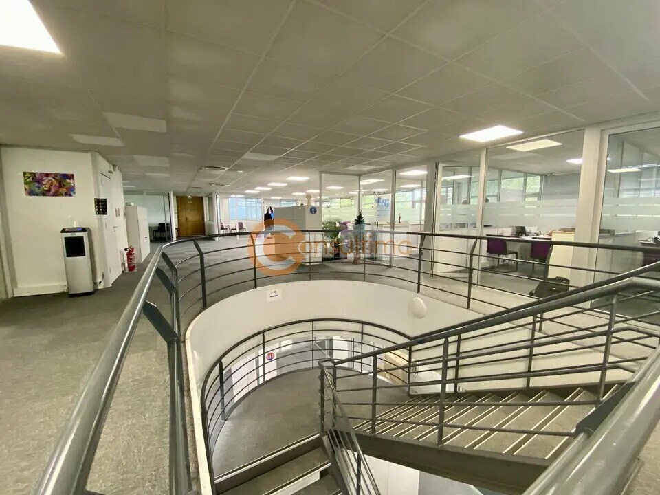 Office in Mérignac to rent Interior Photo- Image 1 of 6