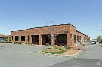 218 Westinghouse Blvd, Charlotte, NC for rent Primary Photo- Image 1 of 9