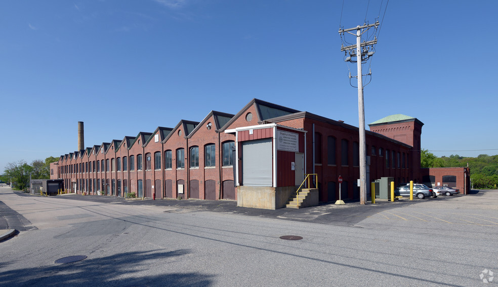 717-721 & 727 School St., Pawtucket, RI portfolio of 2 properties for sale on LoopNet.co.uk - Primary Photo - Image 3 of 6