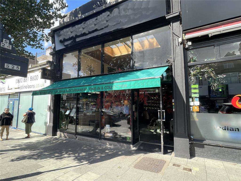 107 Hamlet Court Rd, Westcliff On Sea to rent Building Photo- Image 1 of 4