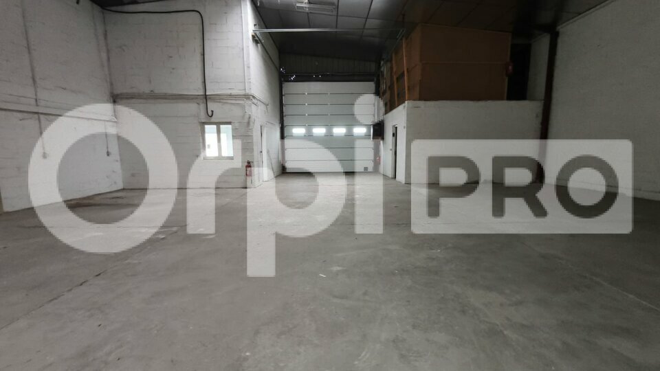 Light Industrial in Saint-Michel-sur-Orge to rent - Interior Photo - Image 2 of 12